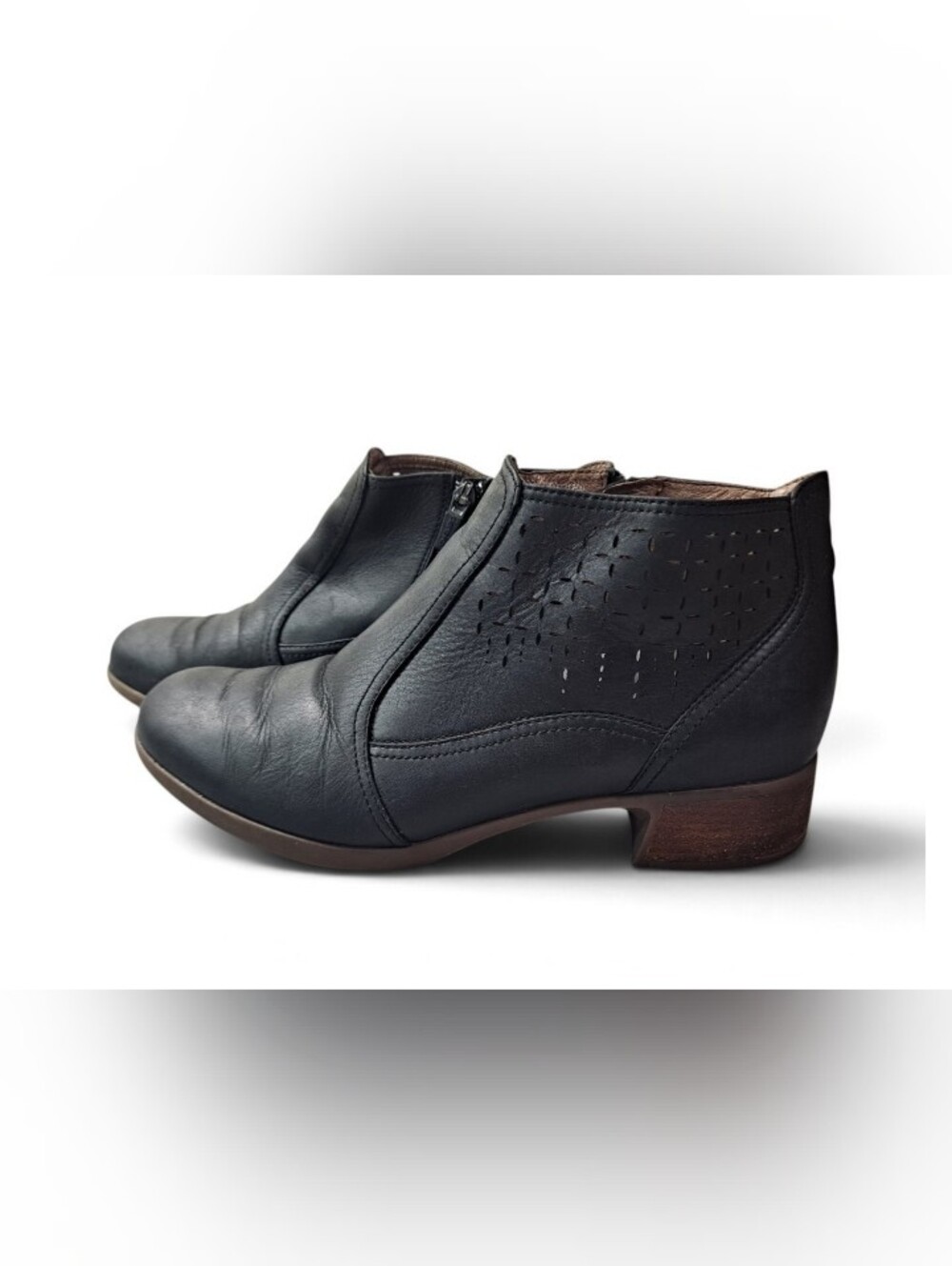 Dansko Women's Size 8.5 Liberty Ankle Boot Black Leather Inner Zipper